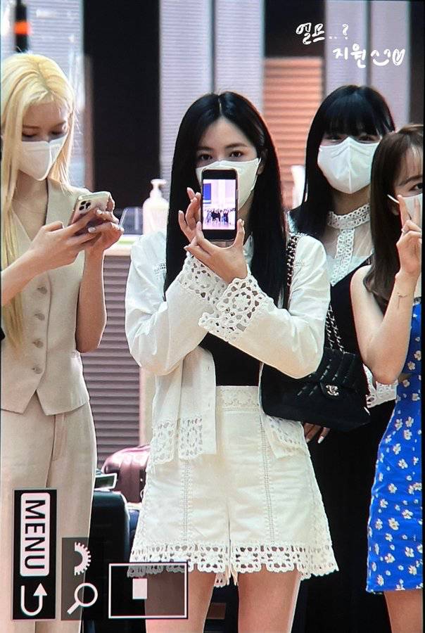 [잡담] 아닠ㅋㅋ팬들이 찍어주니까 자기들도 찍어가는 거봐ㅋㅋㅋ | 인스티즈