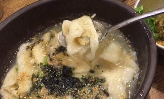 비오는 날 수제비 vs 칼국수.gif - 인스티즈(instiz) 이슈 카테고리