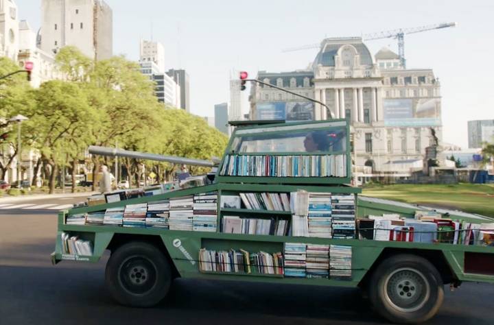 평화를 퍼트리는 탱크 도서관 | 인스티즈