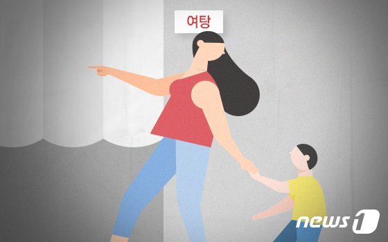 "여탕 들어갈 마지막 기회"…7세 아들 등 떠민 아빠 '논란' | 인스티즈
