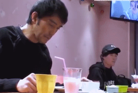 일본 메이드 카페에서 첫경험을 하는 일본 배우 .jpgif | 인스티즈