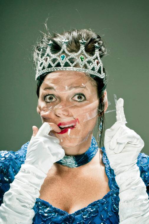 엽기적인 스카치 테이프 초상화 | 인스티즈