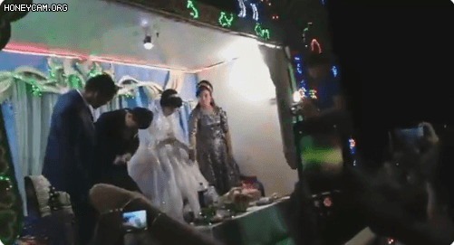 결혼식 도중 신부 폭행하는 신랑 | 인스티즈