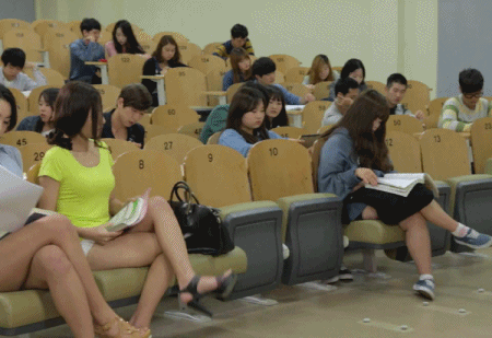 드라마에 나온 강의듣는 대학생들.gif | 인스티즈