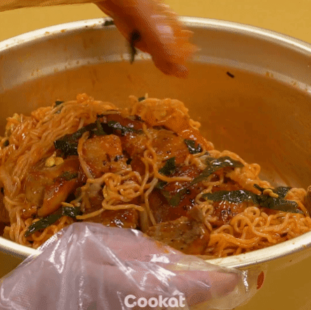 nokbeon.net-삼겹살 양푼 비빔면.gif-11번 이미지