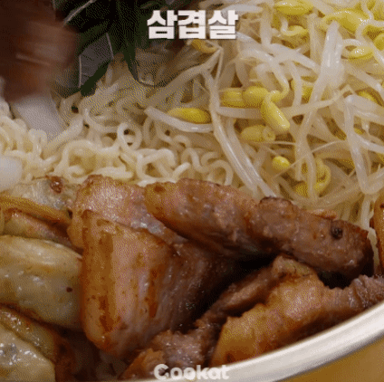 nokbeon.net-삼겹살 양푼 비빔면.gif-7번 이미지