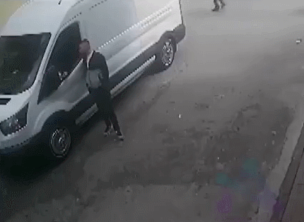 혐) 두 차량 사이에서 남자가 끼어 사고 | 인스티즈