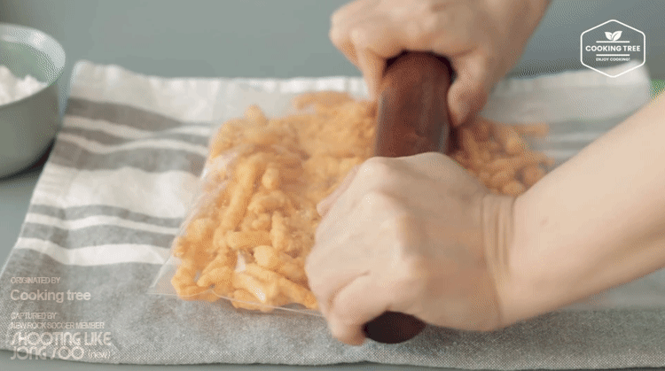 바삭하고 쫄깃한 치토스 감자튀김 만들기.gif | 인스티즈
