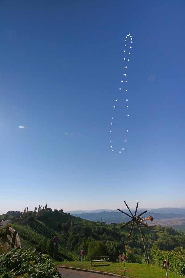 태양이 1년간 그려낸 8자 모양의 아날렘마 (Analemma) | 인스티즈
