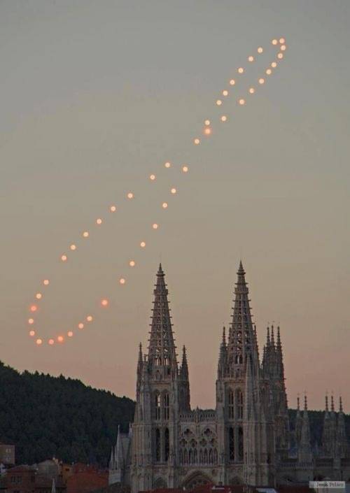태양이 1년간 그려낸 8자 모양의 아날렘마 (Analemma) | 인스티즈