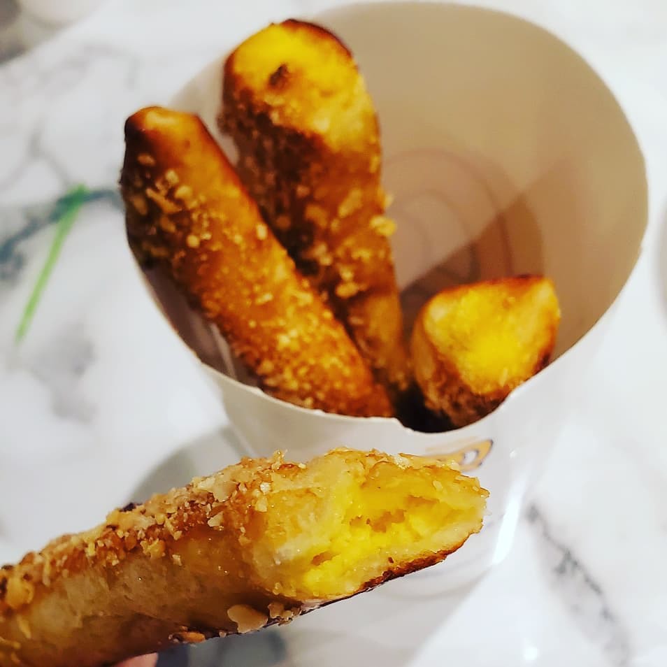 시즌한정메뉴라는 아몬드고구마크림치즈스틱......jpg | 인스티즈