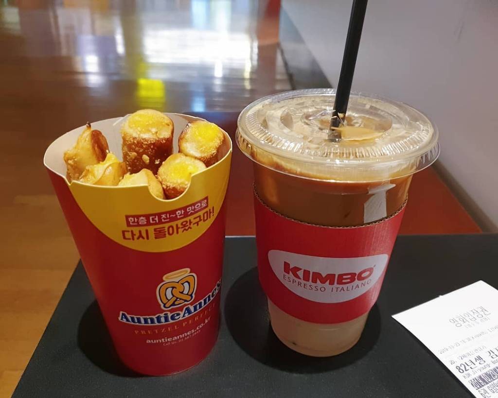 시즌한정메뉴라는 아몬드고구마크림치즈스틱......jpg | 인스티즈