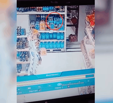 nokbeon.net-편의점에서 누가 먹고튄듯한 탄산음료가 있어서 cctv를 돌려봤더니.gif-1번 이미지
