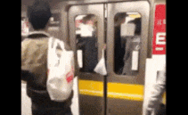 한국 지하철에서는 살아남을 수 없다는 일본 할배.gif | 인스티즈