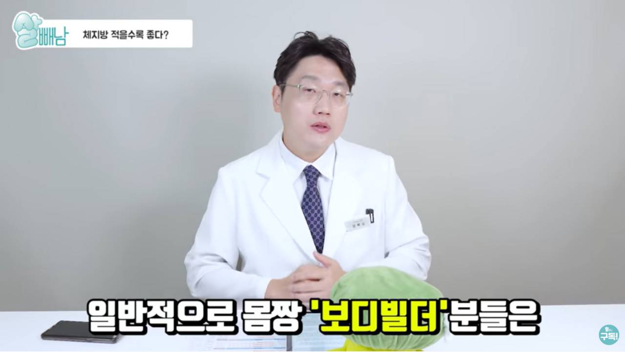 강한 여성의 마른 근육과 11자 복근의 필수 요소 낮은 체지방률 | 인스티즈