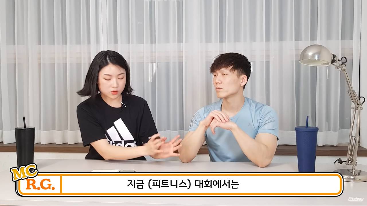 강한 여성의 마른 근육과 11자 복근의 필수 요소 낮은 체지방률 | 인스티즈
