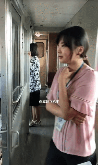 중국 관광객이 스마트폰으로 촬영한 북한 여성들 | 인스티즈