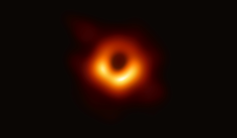 1979년에 예상한 블랙홀과 실제 블랙홀 모습.jpg | 인스티즈