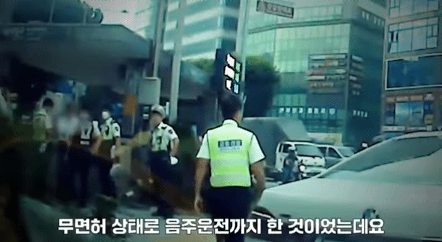 앞유리 박살내고 음주운전자 검거하는 경찰.GIF | 인스티즈