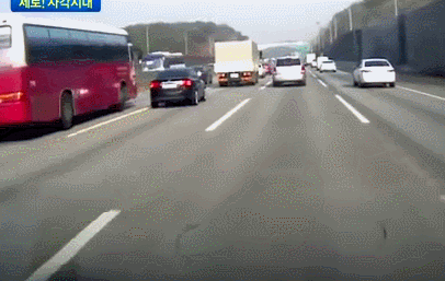 칼치기하다가 대형사고.gif | 인스티즈