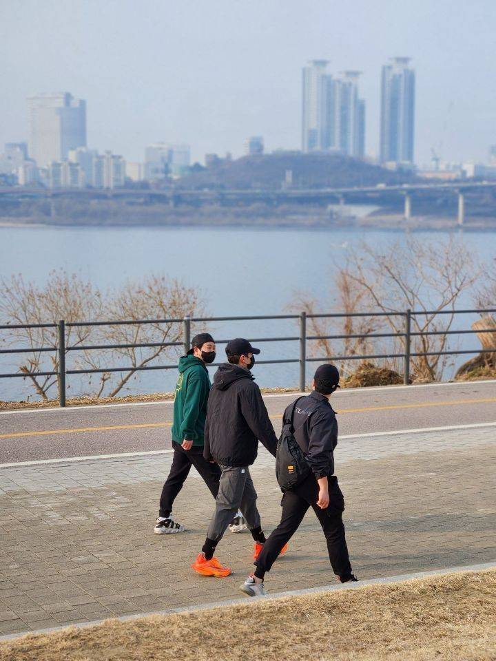 어제 뚝섬 한강공원에 등장한 박보검 . jpg | 인스티즈