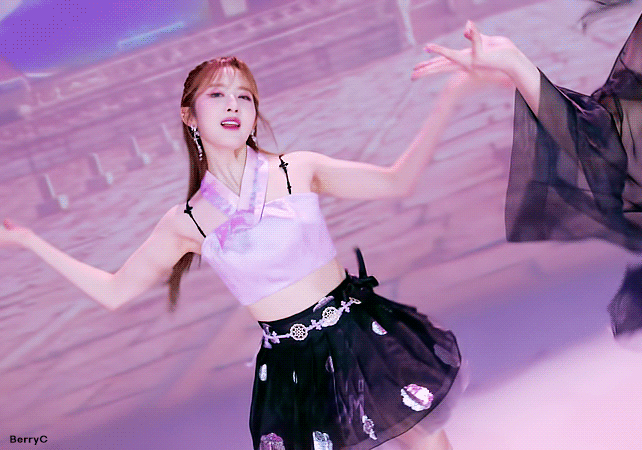 최근 슬슬 많이 보이는 아이돌 무대의상 .jpg | 인스티즈