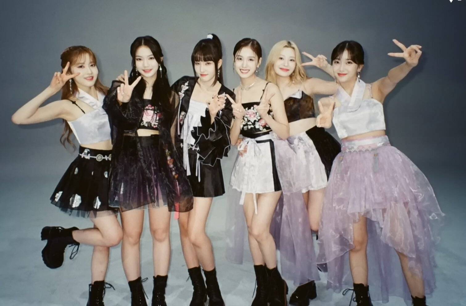 최근 슬슬 많이 보이는 아이돌 무대의상 .jpg | 인스티즈