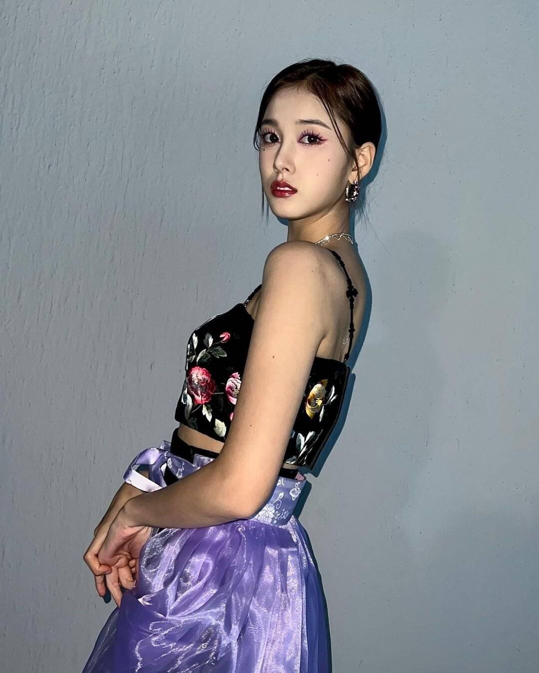 최근 슬슬 많이 보이는 아이돌 무대의상 .jpg | 인스티즈