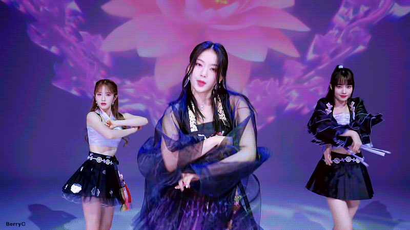 최근 슬슬 많이 보이는 아이돌 무대의상 .jpg | 인스티즈