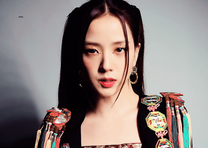 최근 슬슬 많이 보이는 아이돌 무대의상 .jpg | 인스티즈