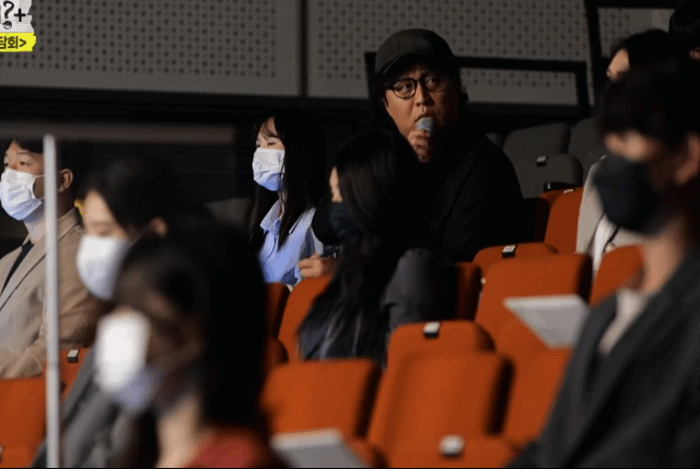 기자회견장에서 이상한 질문만 하는 기자와 말싸움하는 유재석.....jpgif | 인스티즈