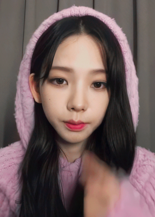 인스타 라이브하는 카리나.gif | 인스티즈