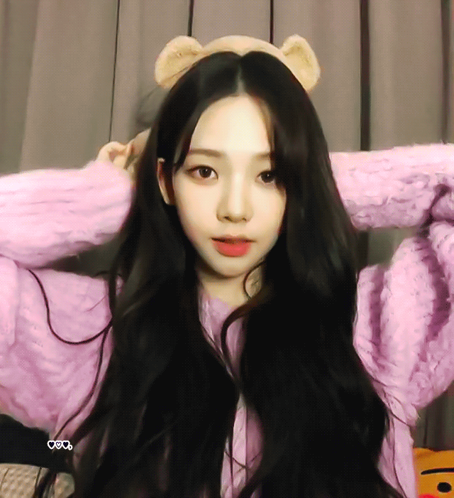인스타 라이브하는 카리나.gif | 인스티즈