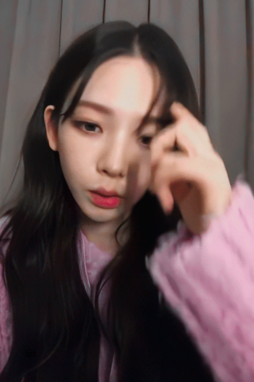 인스타 라이브하는 카리나.gif | 인스티즈