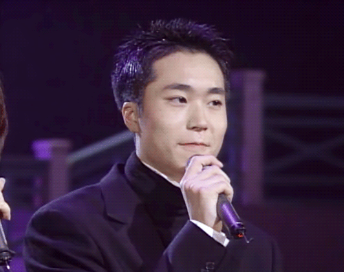 얼굴 없는 가수로 데뷔했는데 얼굴 공개후 생각보다 잘생겨서 난리났었던 | 인스티즈