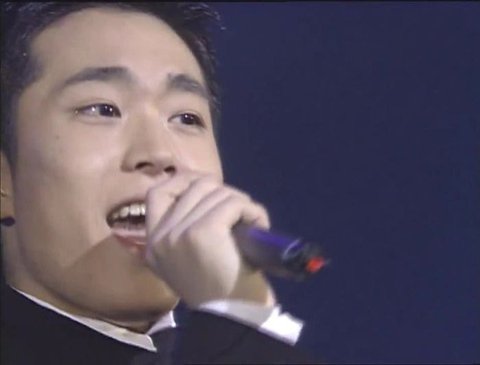 얼굴 없는 가수로 데뷔했는데 얼굴 공개후 생각보다 잘생겨서 난리났었던 | 인스티즈