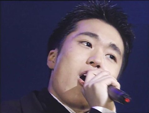 얼굴 없는 가수로 데뷔했는데 얼굴 공개후 생각보다 잘생겨서 난리났었던 | 인스티즈