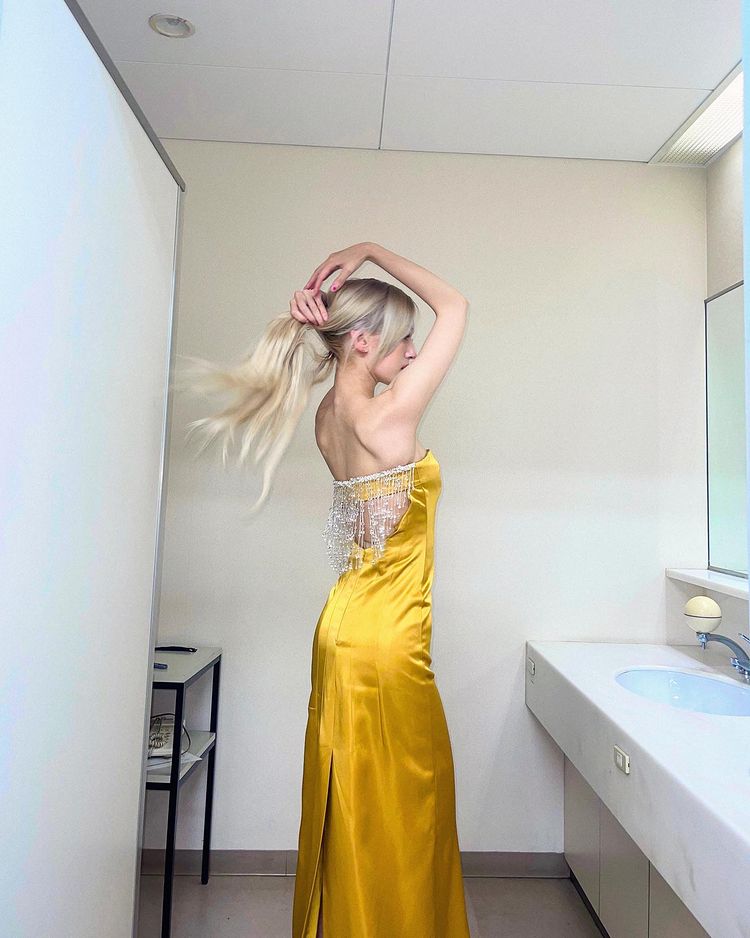 전소미 황금 드레스.jpg | 인스티즈