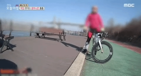자전거길에서 혼자 타는 여성 라이더를 뒤쫓는 수상한 남성 | 인스티즈