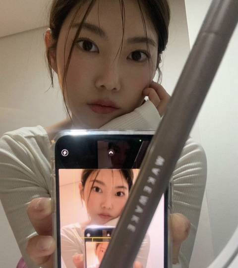 연예인들 사이에서 유행하는 듯한 새로운 거울셀카.jpg | 인스티즈