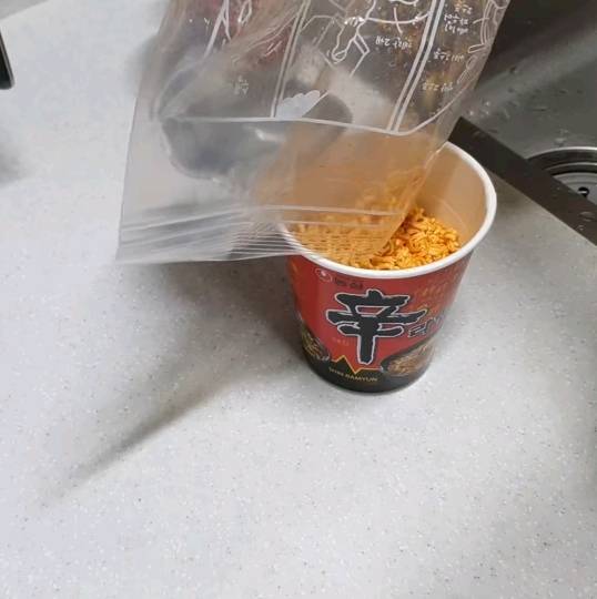 nokbeon.net-무슨맛일지 궁금한 컵라면 볶음밥-6번 이미지