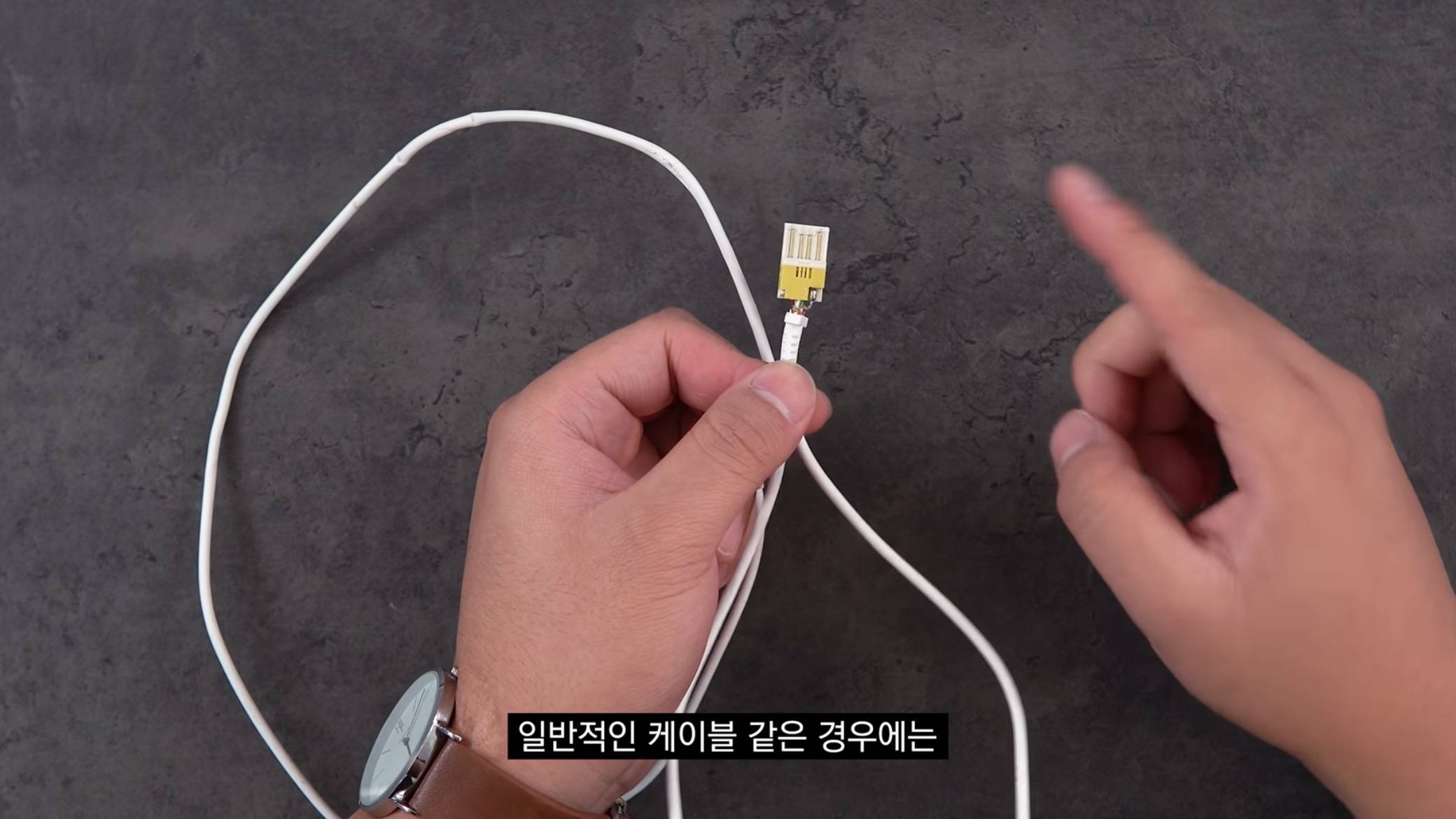 공공장소에서 "공용충전기" 쓰는사람들이 알면 좋을 내용..jpg | 인스티즈