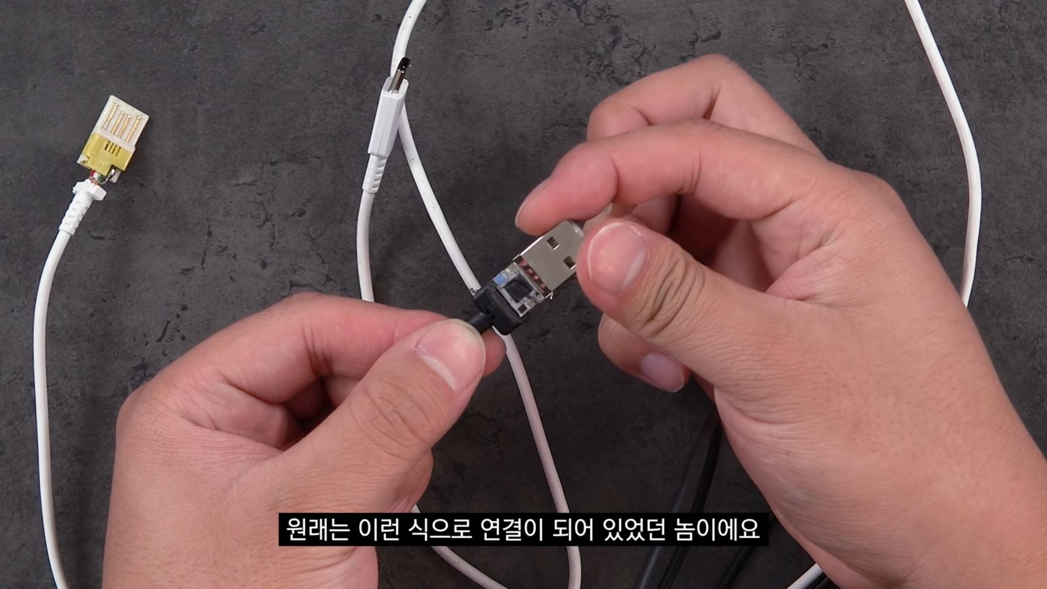 공공장소에서 "공용충전기" 쓰는사람들이 알면 좋을 내용..jpg | 인스티즈