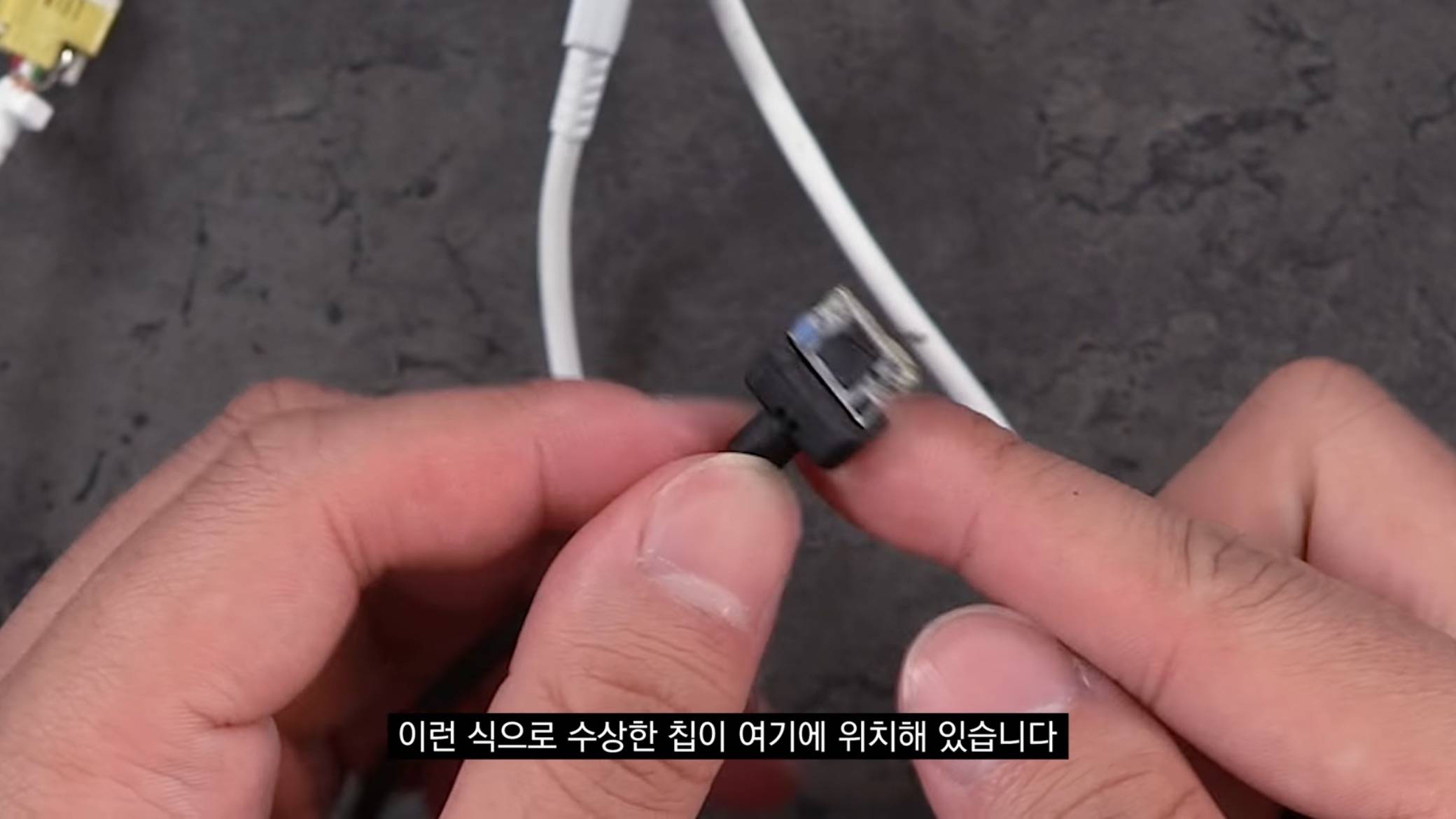 공공장소에서 "공용충전기" 쓰는사람들이 알면 좋을 내용..jpg | 인스티즈