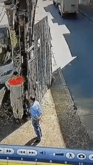 의도치 않게 서있는 사람을 공격 | 인스티즈