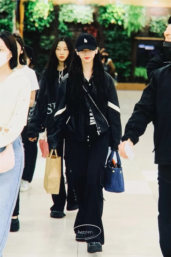 에어팟으로 보는 카리나 얼굴크기 | 인스티즈