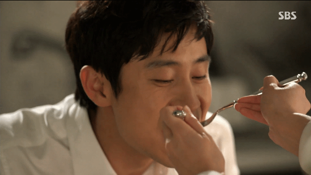 "어떤 놈이 자꾸 알짱대요......근데 그 놈은 나의 적이자 웬수덩어리에요." | 인스티즈