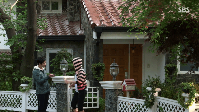 "어떤 놈이 자꾸 알짱대요......근데 그 놈은 나의 적이자 웬수덩어리에요." | 인스티즈