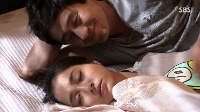 "어떤 놈이 자꾸 알짱대요......근데 그 놈은 나의 적이자 웬수덩어리에요." | 인스티즈