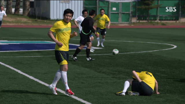 "어떤 놈이 자꾸 알짱대요......근데 그 놈은 나의 적이자 웬수덩어리에요." | 인스티즈